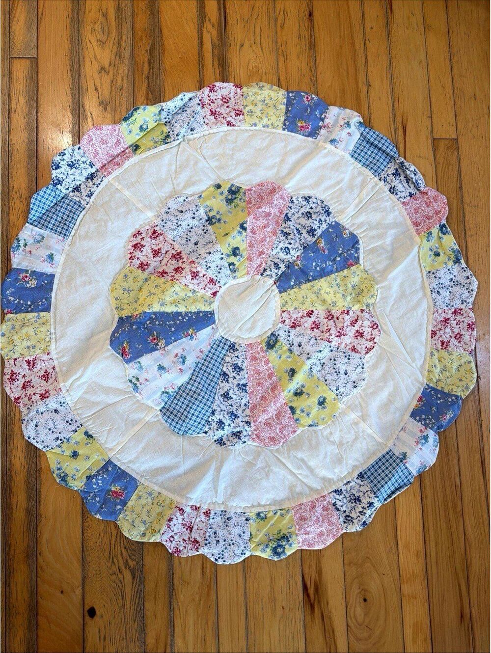 Vintage 35” Round Patchwork Quilted Dresden Plate Floral Tablecloth Centerpiece